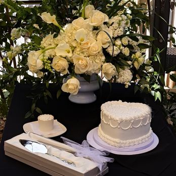 Four Seasons Flowers - Table floral arrangement, all white calla Lilly, roses, hydrangeas - Florists Near Me - San Diego, California