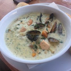 Sullivan's - Great chowder Huge portion of muscles, great chips