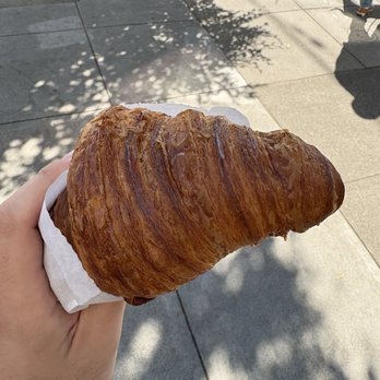 Arsicault Bakery - Plain croissant (10/10): Literally one of the best (if not the best) croissant I've ever had - Bakeries Near Me - San Francisco, California
