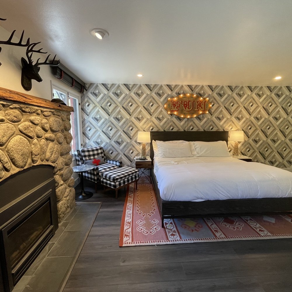 The Creekstone - Room on the 2nd floor - Hotels Near Me - Idyllwild, California The Creekstone - Room on the 2nd floor - Hotels Near Me - Idyllwild, California