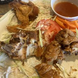 Delicias Restaurante Latino - Tuve q abrir el pollo para poder comerle un poco