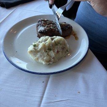 Landry's Seafood House - Sirloin with mashed potatoes - Seafood Near Me - Kemah, Texas Landry's Seafood House - Sirloin with mashed potatoes - Seafood Near Me - Kemah, Texas