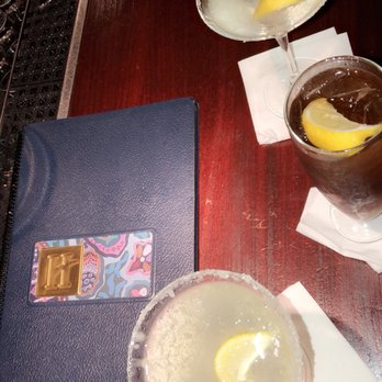 Houlihan's - Bars Near Me - Paramus, New Jersey