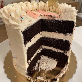 Red Dessert Dive - 6" Vegan chocolate birthday cake - Desserts Near Me - Houston, Texas