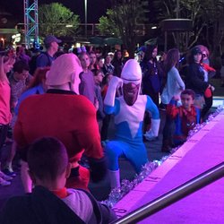 The Incredibles Super Dance Party - Super hero pose