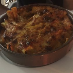 Mamma Mia - Das ist eine Portion gratinierte Makkeroni für gut 10 EUR