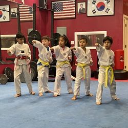 Ultimate Kicks Taekwondo  - Arman helping the lower belts