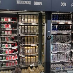 Swedish Match Store Stureplan - Jag gillar www.Easyfills.se hyllsystem med rotoshelf . Alltid FIFO och kallaste varan längst ut.
