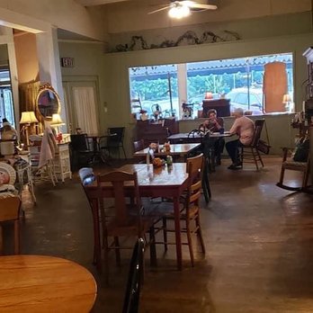 Ben Franklin Bistro - Inside the Bistro - Coffee & Tea Near Me - Clinton, Missouri