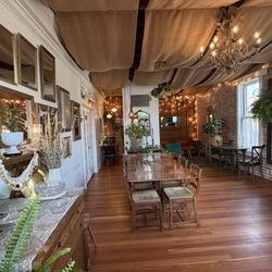 Red Fir Coffee House - Seating for a large group
