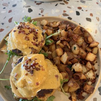 OB Surf Lodge - CRAB & BACON BENNY with extra crispy potatoes - Breakfast & Brunch Near Me - San Diego, California OB Surf Lodge - CRAB & BACON BENNY with extra crispy potatoes - Breakfast & Brunch Near Me - San Diego, California