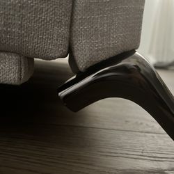 Structube - This is the only way possible to attach the bed foot/leg to the footboard