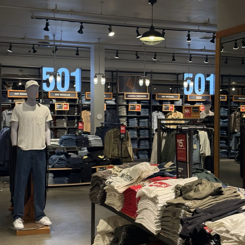 Levi’s Outlet Store - Men's Clothing Near Me - Central Valley, New York Levi’s Outlet Store - Men's Clothing Near Me - Central Valley, New York