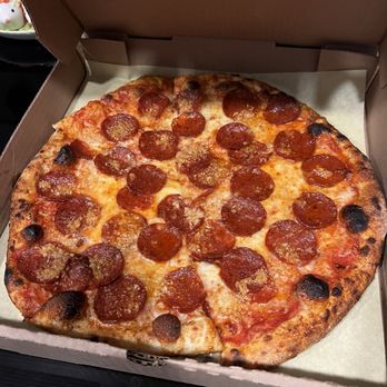 The Independent Pizzeria - Pepperoni and garlic - Pizza Near Me - Seattle, Washington