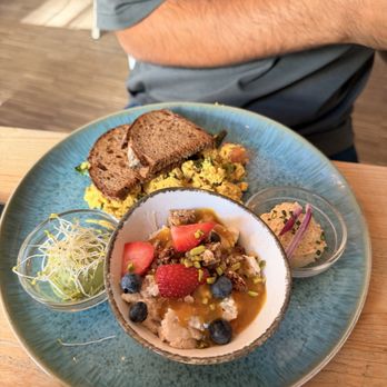 Emmi's Kitchen - Vegan Near Me - Munich, BY