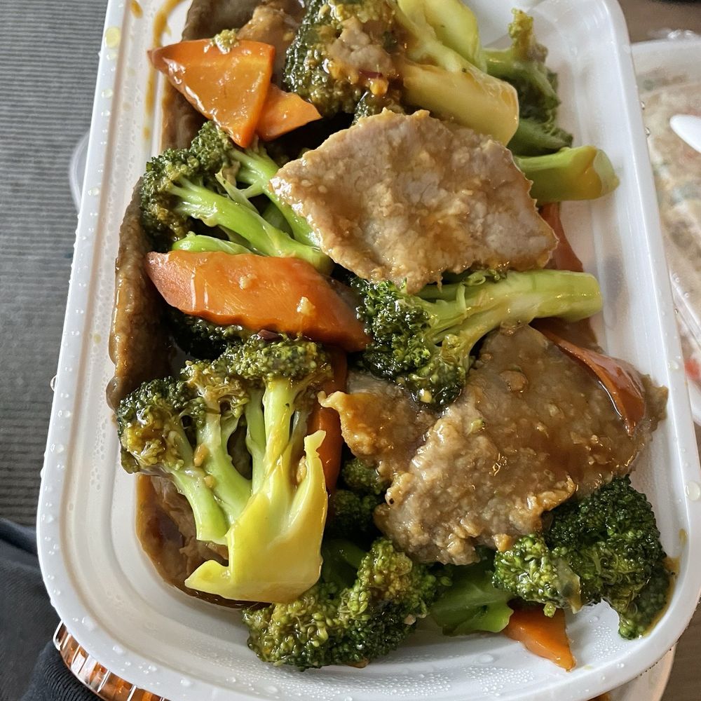 China One - Beef and broccoli-small - Chinese Near Me - Oconomowoc, Wisconsin China One - Beef and broccoli-small - Chinese Near Me - Oconomowoc, Wisconsin