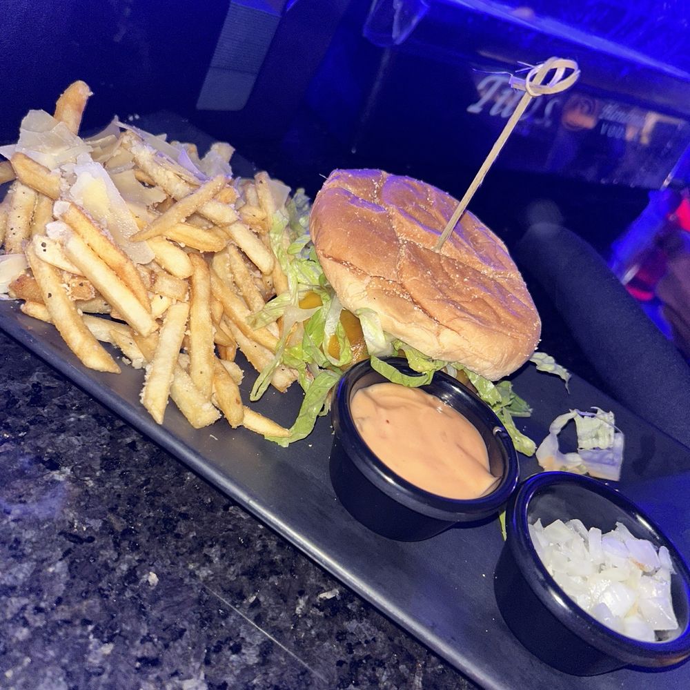 Checkmate - Checkmate Burger Entree $25 - Bars Near Me - Detroit, Michigan