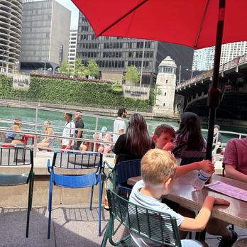 Chicago Brewhouse - River walk patio - Beer Bar Near Me - Chicago, Illinois