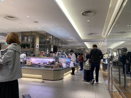 Mitsukoshi Ginza by null