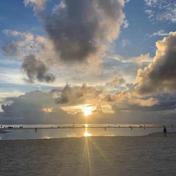 Crabby's Beachside Pavilion - Sunset - Seafood Near Me - Clearwater Beach, Florida