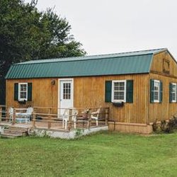 Acorn Vacation Homes - This how the outside looked. So freaking cute.