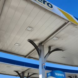 Laurel Pacific Gas - Valero - The sign from the street