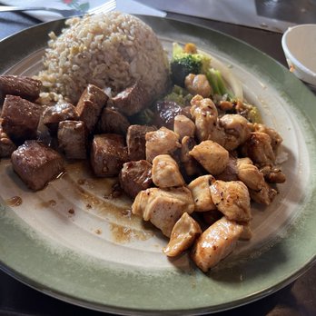 MOMO HIBACHI STEAK HOUSE & BAR - Updated September 2025