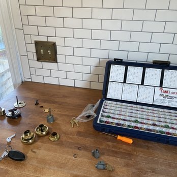 Majestic Locksmith - Rekeying locks at my customer home - Keys & Locksmiths Near Me - Kent, Washington
