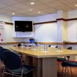 Hotel Ibis Lyon Est Bron - Salle de séminaire de l'hôtel Ibis Lyon Est Bron avec table de conseil d'administration