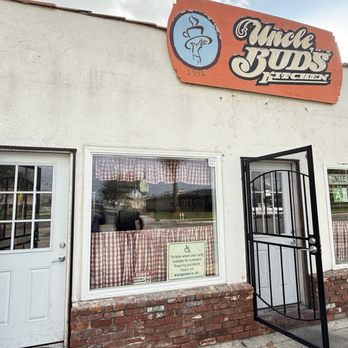 Uncle Bud's Kitchen - The spot is for small groups: two tables that seat 4-people and 10-counter seats. And that's it!! - Breakfast & Brunch Near Me - Bellflower, California