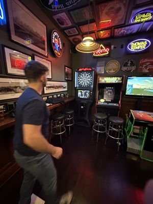 Parkway Tavern by null