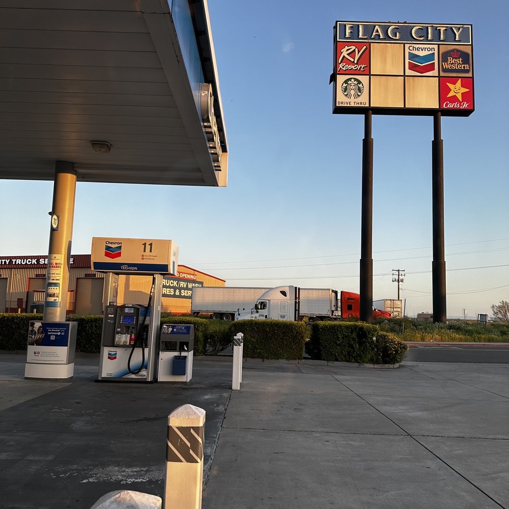 CHEVRON Updated September 2024 30 Photos & 31 Reviews 2758 W