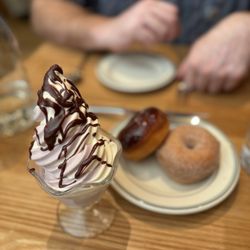 Grounded Table - Ice cream and donuts
