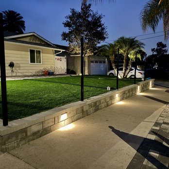 San Diego Paverscape - Retaining wall w/lighting, turf and pavers - Landscaping Near Me San Diego Paverscape - Retaining wall w/lighting, turf and pavers - Landscaping Near Me