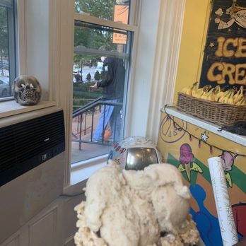 Emack & Bolio's - Ice Cream & Frozen Yogurt Near Me - Boston, Massachusetts