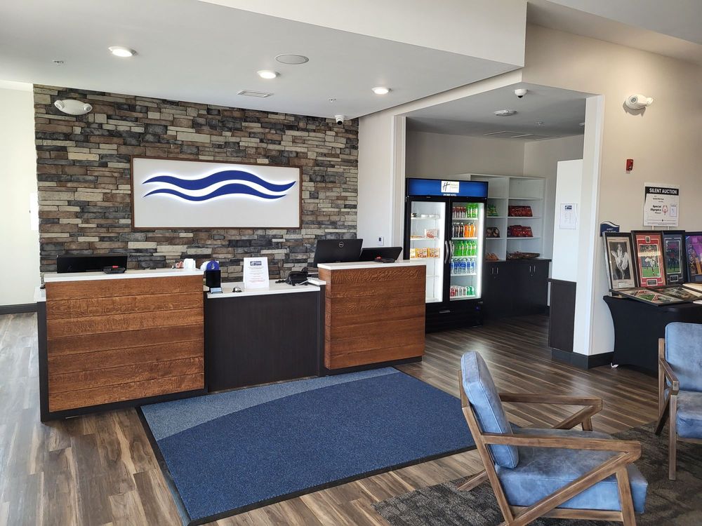 HOLIDAY INN EXPRESS KANSAS CITY NORTH PARKVILLE Updated July 2024