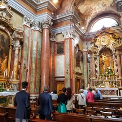 Parrocchia SS. Annunziata - High altar and one of the two magnificent side altars.