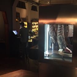 Dom - Blick vom hinteren Bereich zum Dry-Aged Schrank