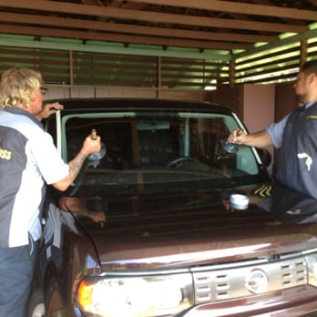 Wiki Auto Glass - Putting my windshield back into place! - Windshield Installation & Repair Near Me - Honolulu, Hawaii