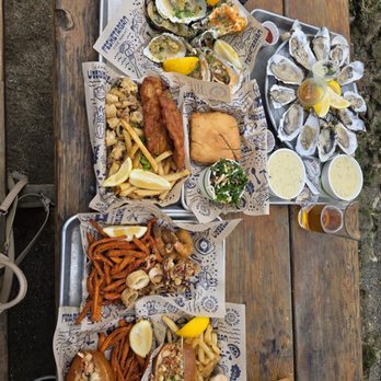 Fishetarian Fish Market - Fried platter, crab sandwich, lobster rolls, bbq oysters, dozen raw oysters, and clam chowder - Seafood Near Me - Bodega Bay, California Fishetarian Fish Market - Fried platter, crab sandwich, lobster rolls, bbq oysters, dozen raw oysters, and clam chowder - Seafood Near Me - Bodega Bay, California