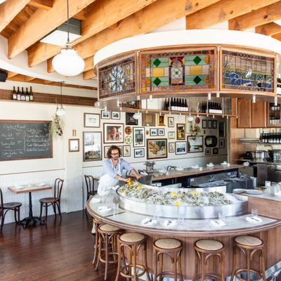 Queen's Raw Bar & Grill by null