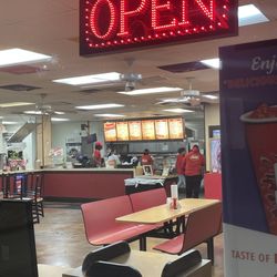 Bush's Chicken - They closed at 9pm when it states they close at 10pm