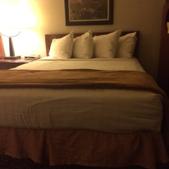 Red Arrow Inn & Suites - I'm so happy to find an inexpensive hotel who knows how to do beds without those disgusting bedspreads - Hotels Near Me - Montrose, Colorado Red Arrow Inn & Suites - I'm so happy to find an inexpensive hotel who knows how to do beds without those disgusting bedspreads - Hotels Near Me - Montrose, Colorado