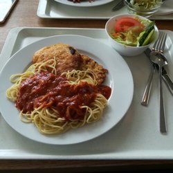 Das frische Bistro - Schnitzel "Piccata Milanese" with spaghetti and a side salad.