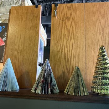 Cracked Pepper - Decor - Desserts Near Me - Fargo, North Dakota