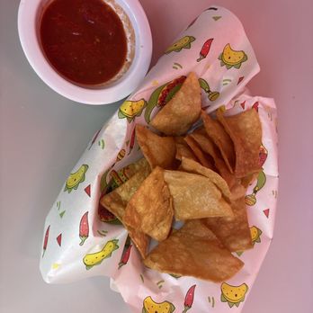 Mema’s Alaskan Tacos - Completely wonderful free chips and salsa - Tacos Near Me - Tampa, Florida