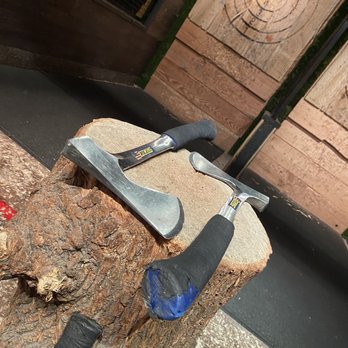 Kick Axe Throwing - Axes of evil - Bars Near Me - Brooklyn, New York