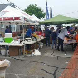 Old Town Keller Krawfish Crawl - Only one crawfish stand- line is all the way to the front gate