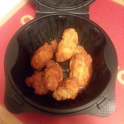 Pizza Hut - Boneless wings from Pizza Hut, willow ave. Cookeville, TN... 6.99 (8) only gave me 7 and it looks like popcorn chicken what a JOKE
