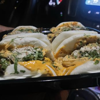 Breaking Buns - Food Trucks Near Me - Portland, Oregon
